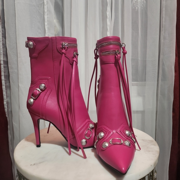 Chic Pink Heeled Boots with Metallic Accents - Picture 2 of 4